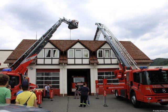 2011-06-16 -70- Vorfuehrung Hubrettungsfahrzeuge